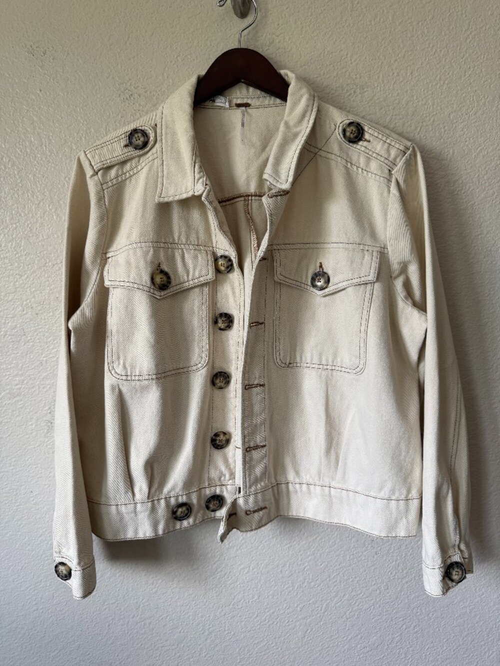 Free People Eisenhower Denim Jean Jacket Size Lg Ivory Cotton Collared Pockets - Picture 4 of 16